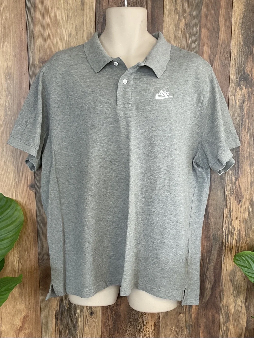 Nike Men’s Heather Gray Polo with White Logo XL          136B